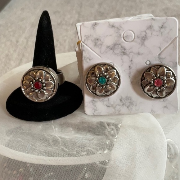 NICE RING WITH 3DIFFERENT COLORS = 3 DIFFERENT RINGS - Picture 1 of 2